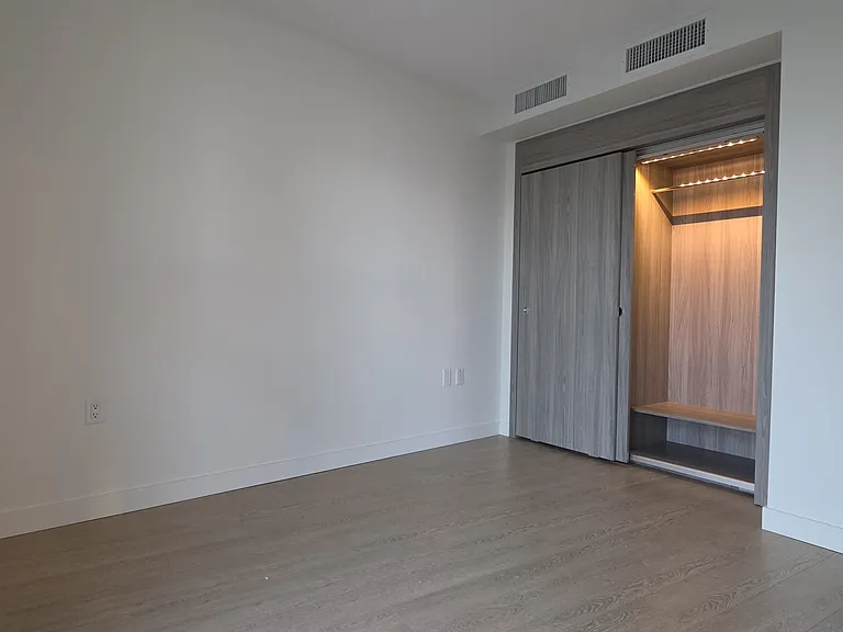 89 Nelson St #1704 — Photo 11