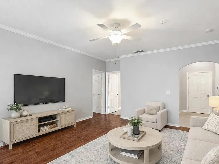 5521 E 51st St #8 — Photo 3
