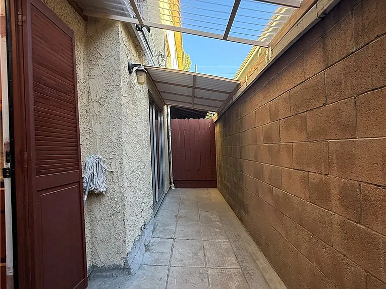 21219 Roscoe Blvd — Photo 10