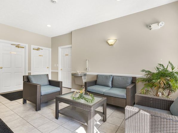 3710 Edgebrooke Dr #207