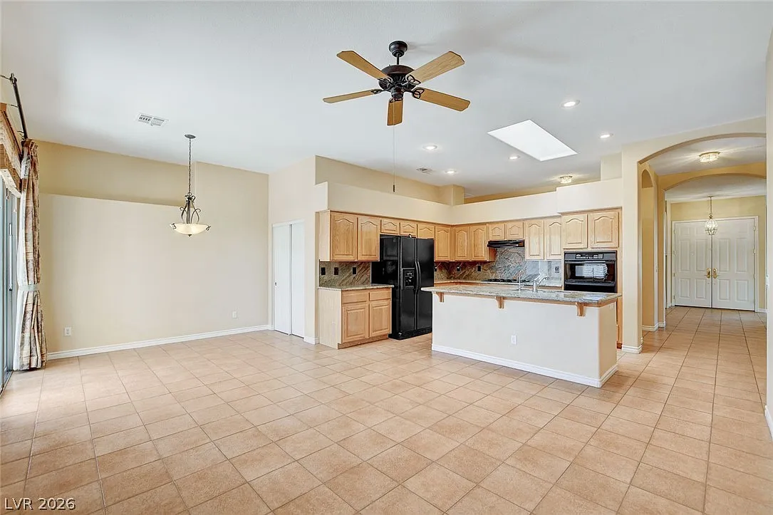 3 bed, 2.5 bath, 2193 sqft, $2,700 — Photo 4