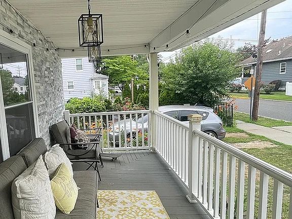 2nd image of 106 Reed St