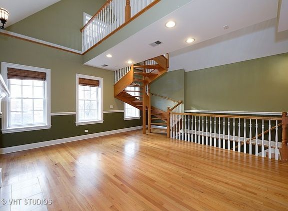 3rd image of 4049 N Oakley Ave #2