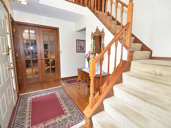 5th image of 111 Woodspoint Dr