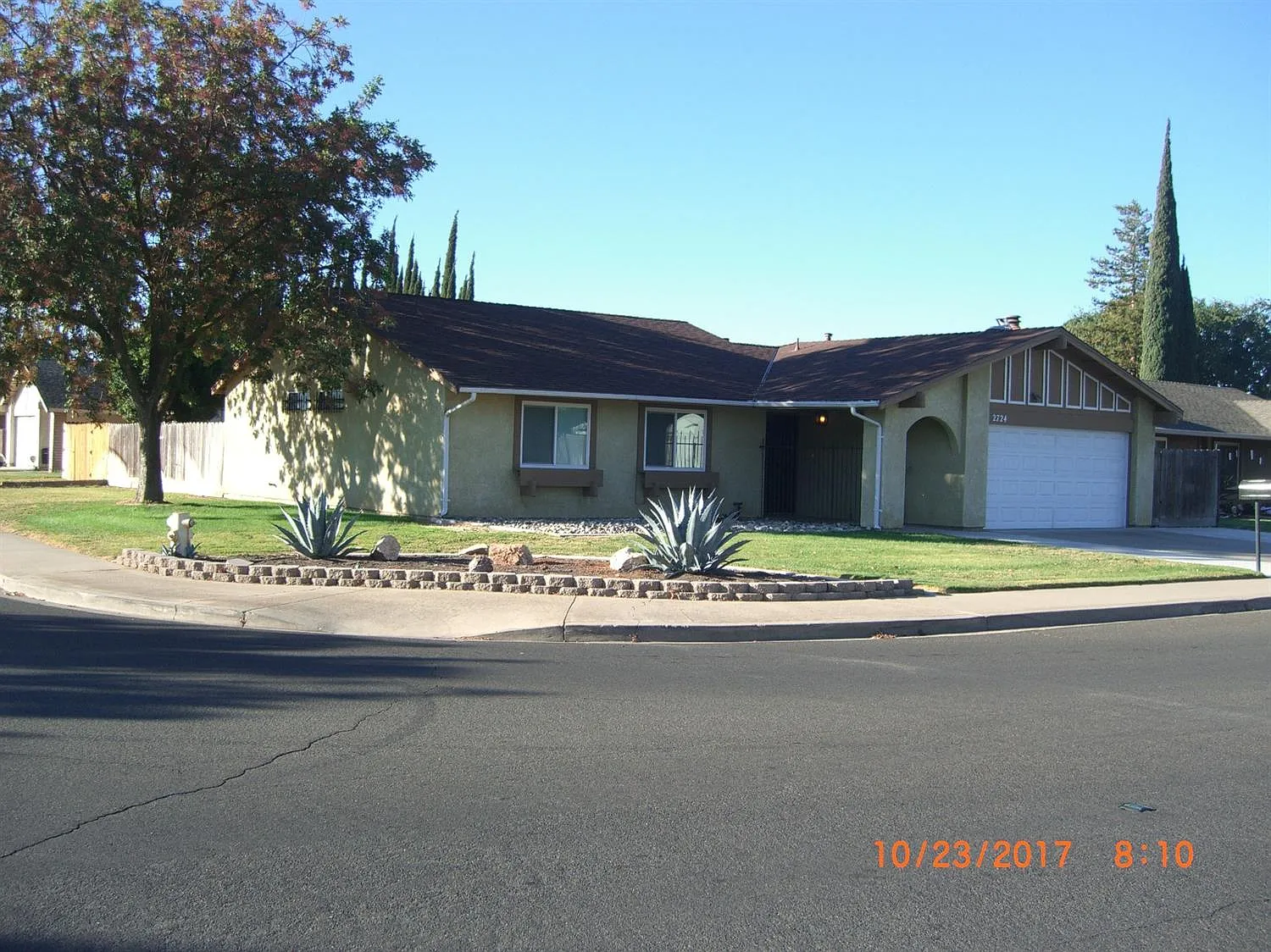 2724 Glasgow Dr photo 1