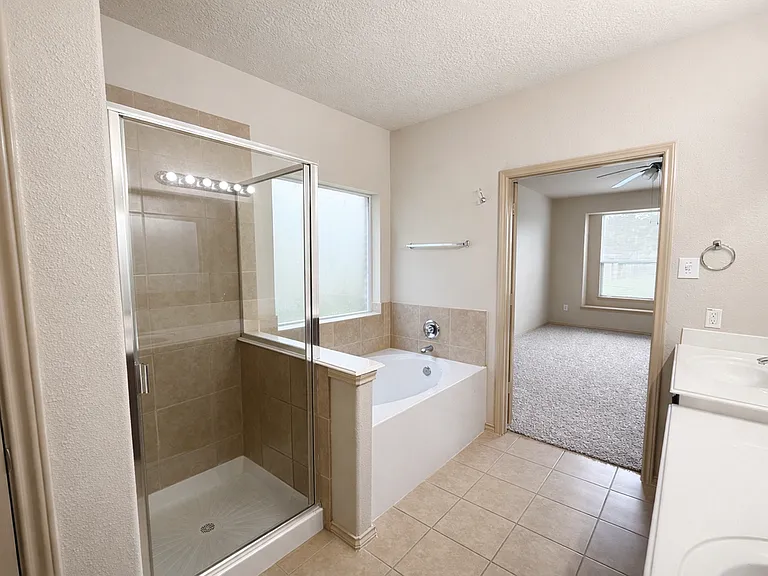 11922 Harristown Dr — Photo 10
