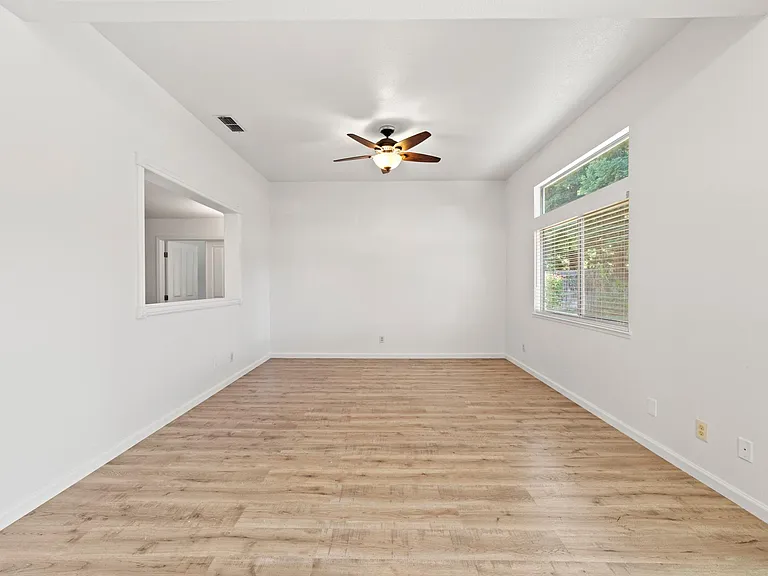 359 Seaton Dr — Photo 15