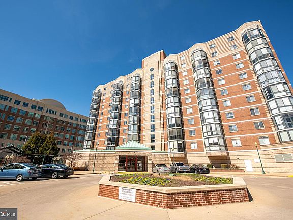 3rd image of 24 Courthouse Sq APT 212