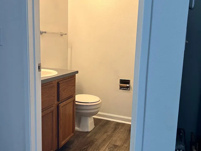 2019 C St SE — Photo 2
