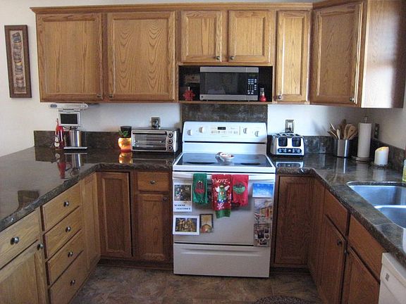 2nd image of 828 Lancer Dr NE