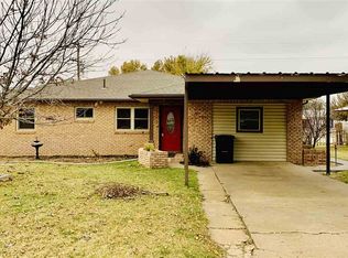 805 S Santa Fe St, Mooreland, OK 73852