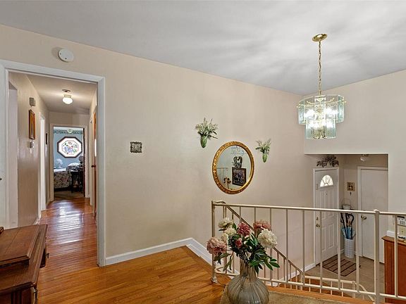 3rd image of 4856 Marchwood Dr