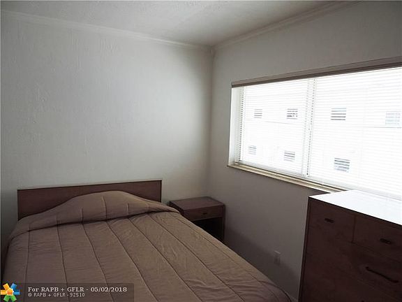 4th image of 1872 NE 46th St APT D8