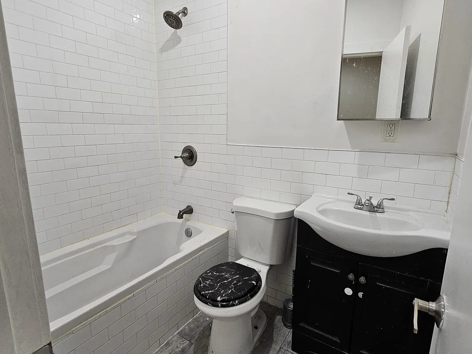 4461 Park Ave — Photo 3