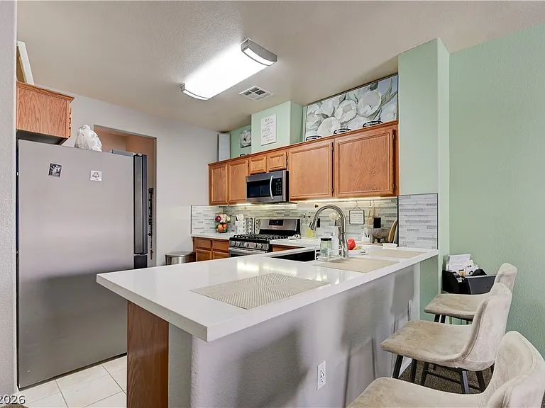 2050 Los Feliz St #183 — Photo 19