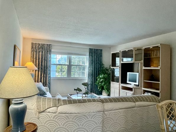 701 Poinsettia Rd APT 326