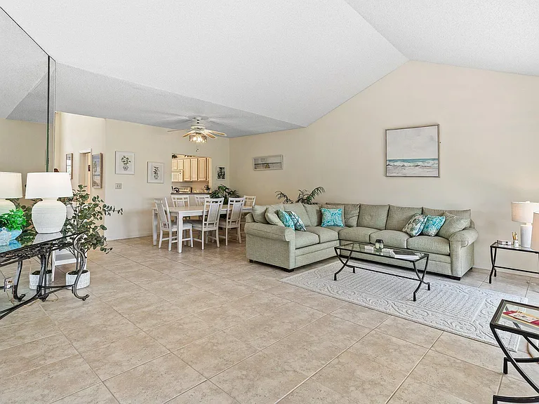 2584 Muirfield Ct — Photo 13