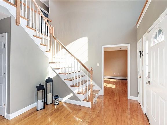 4th image of 4 Hemlock Ln
