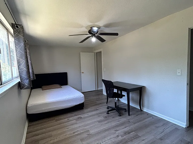 2406 Castle Rock Rd — Photo 6