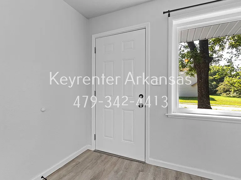 N College Duplex — Photo 6