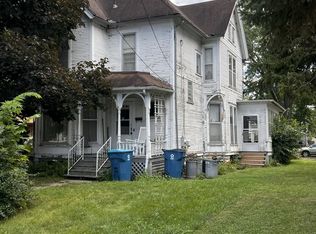 1034 W 3rd St, Dixon, IL 61021