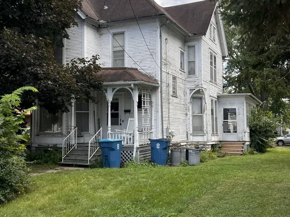 1034 W 3rd St, Dixon, IL 61021