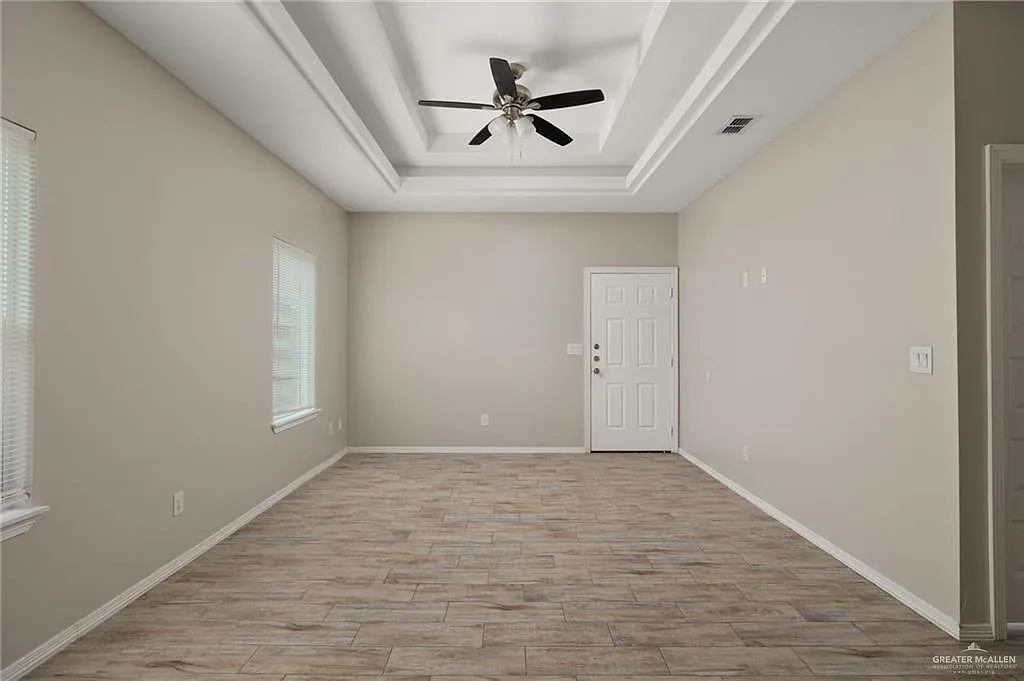 2 bed, 2.0 bath, 2410 sqft, $1,000 — Photo 3