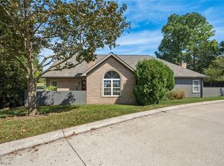 4035 Villas Dr, Stow, OH 44224