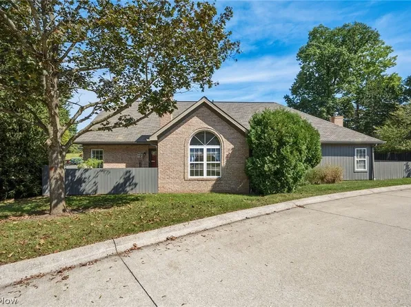 4035 Villas Dr, Stow, OH 44224