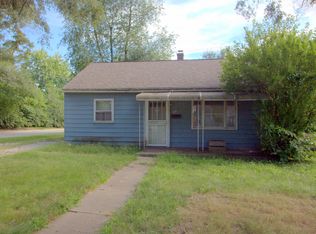 211 Crystal Lake Dr, Urbana, IL 61801