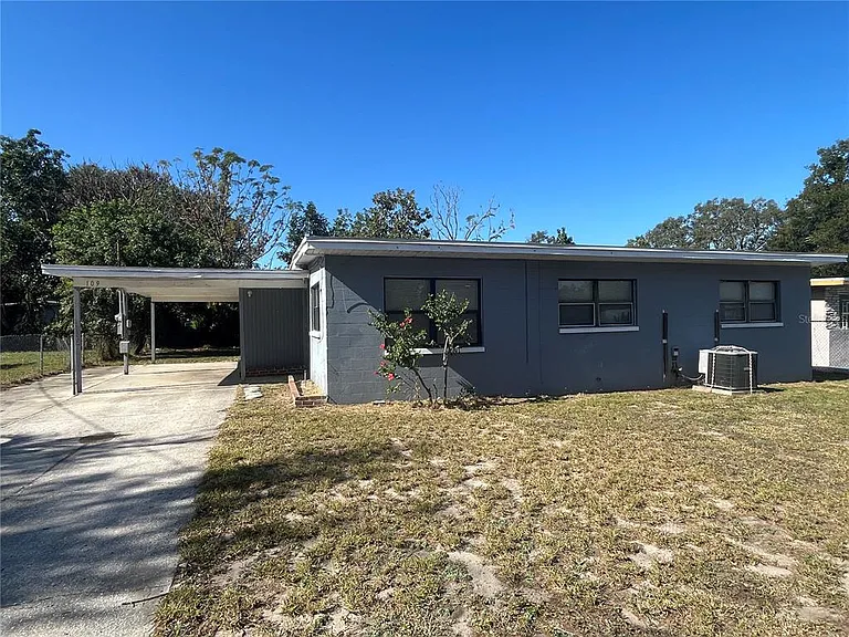 109 Beach Dr — Photo 1