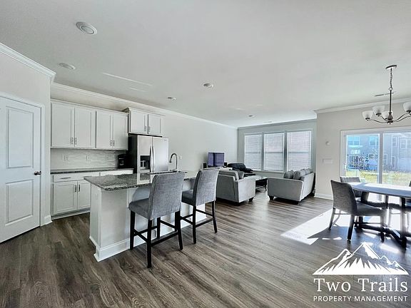 2nd image of 407 Creekview Rd
