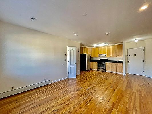 2nd image of 567 Warren St APT 204