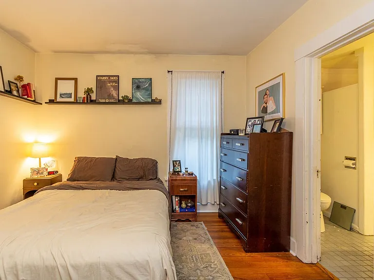 517 W Howe St — Photo 19