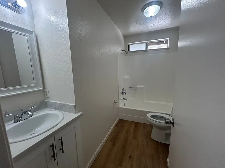 Santanna Apartments — Photo 8