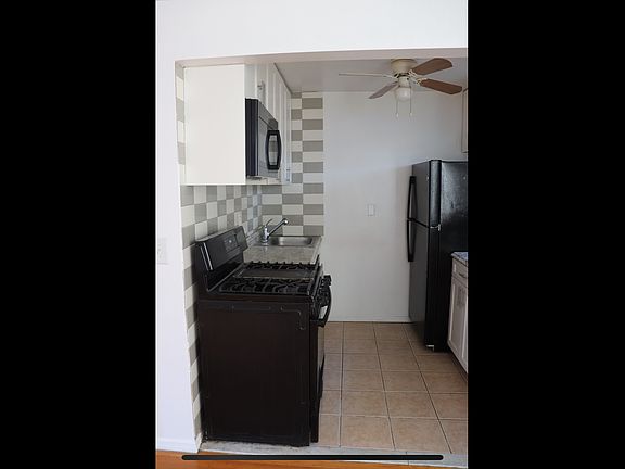 3rd image of 407 Taylor Ave #2