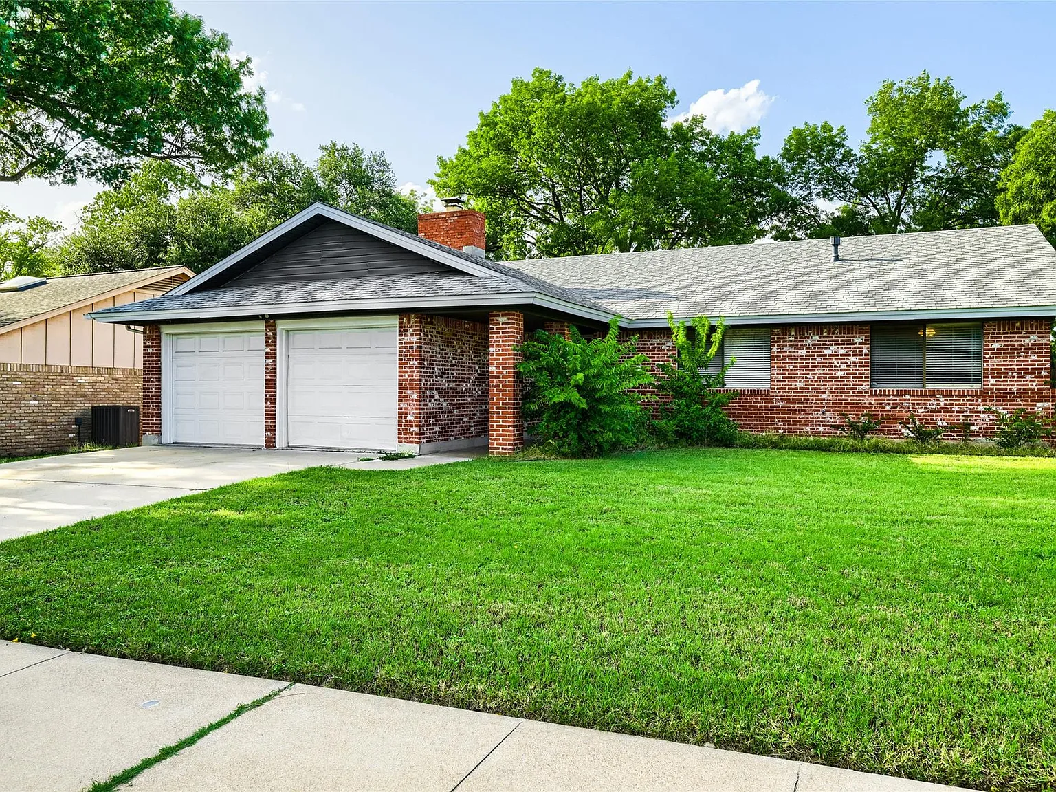 3 bed, 2.0 bath, 1469 sqft, $2,400 — Photo 1