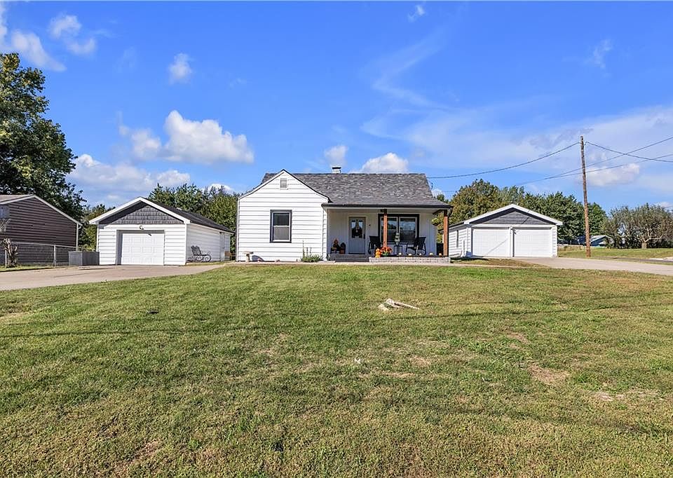 1st image of 5524 NE Amazonia Rd