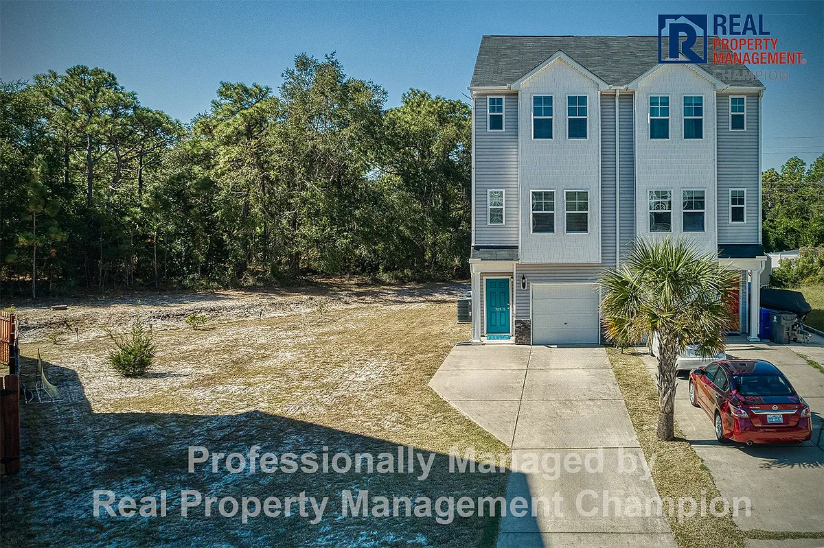 Building Photo - 709 Elton Ave #1
