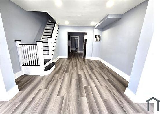 1st image of 6542 Regent St