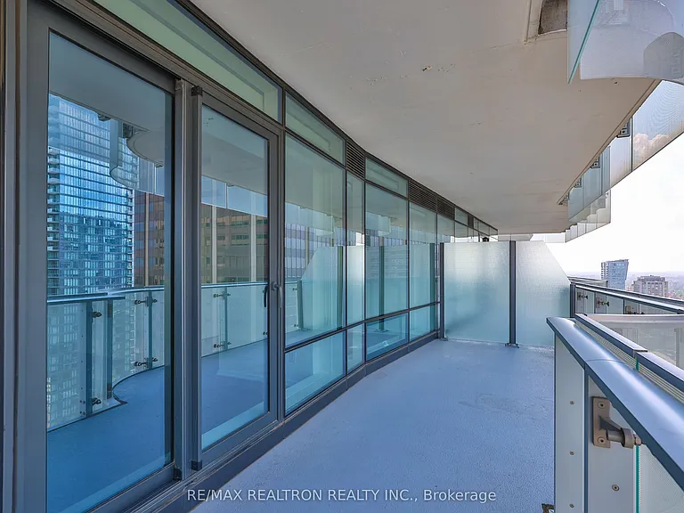 1 Bloor St E #3211 — Photo 24