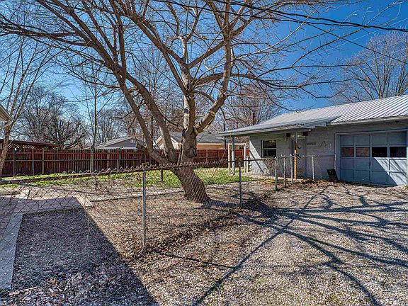 5th image of 2127 Old Madisonville Rd