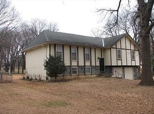 9849 Overhill Rd, Kansas City, MO 64134