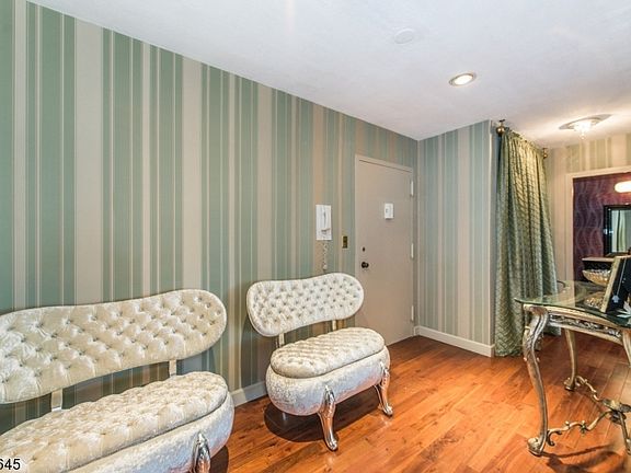 3rd image of 1 Claridge Dr APT 1013