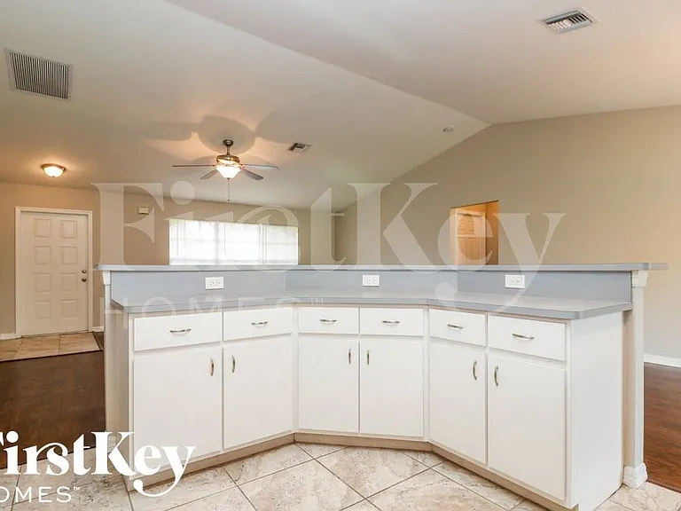 18421 Columbine Rd — Photo 8