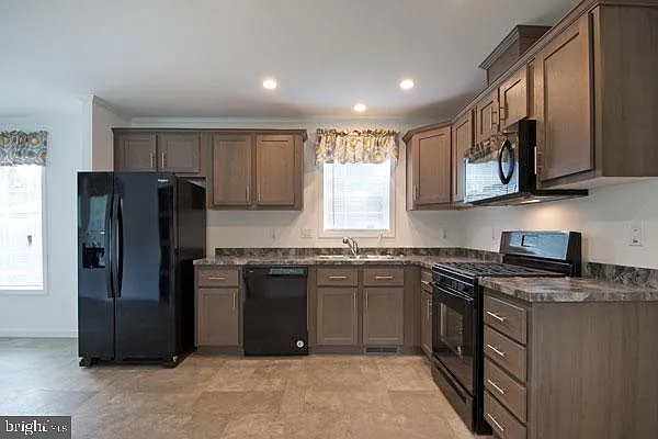 16 Loxley Ln — Photo 8