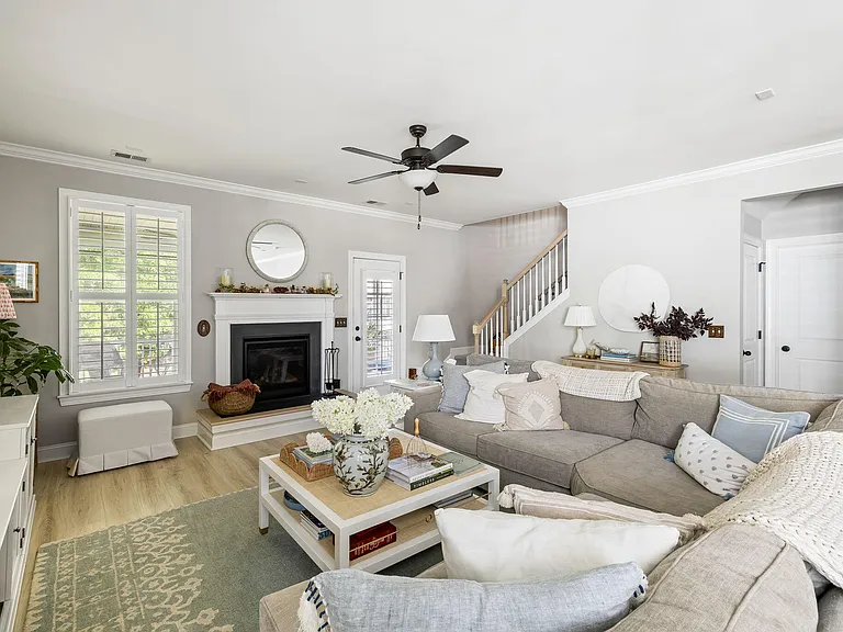 2824 Wagner Way — Photo 3