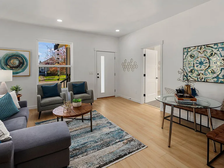 1622 Hoyt Ave — Photo 4