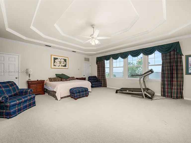 2551 Lakeview Dr — Photo 24
