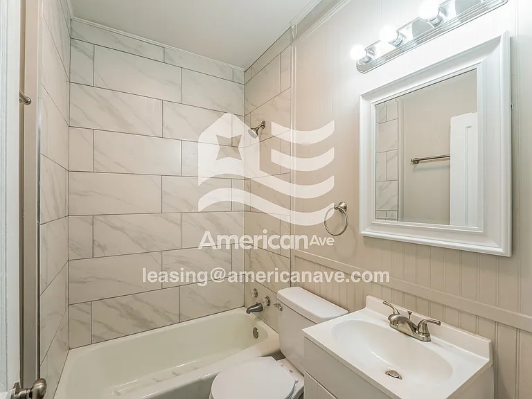 1568925_012_wm_-_main_bathroom_13080470.jpg